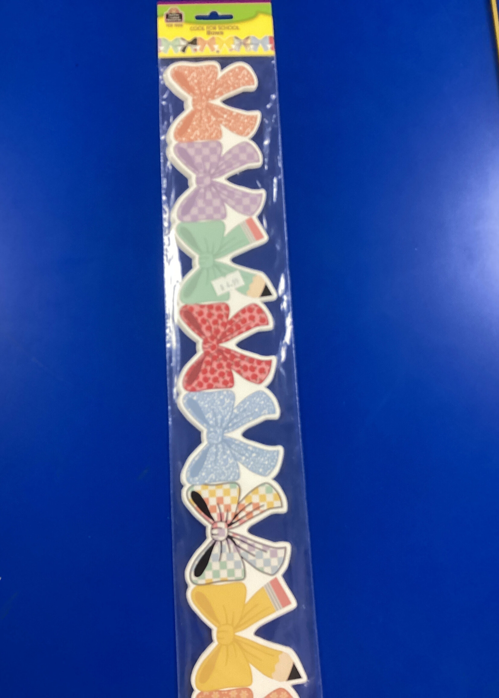 Cool for School Bows Die Cut Border 35’