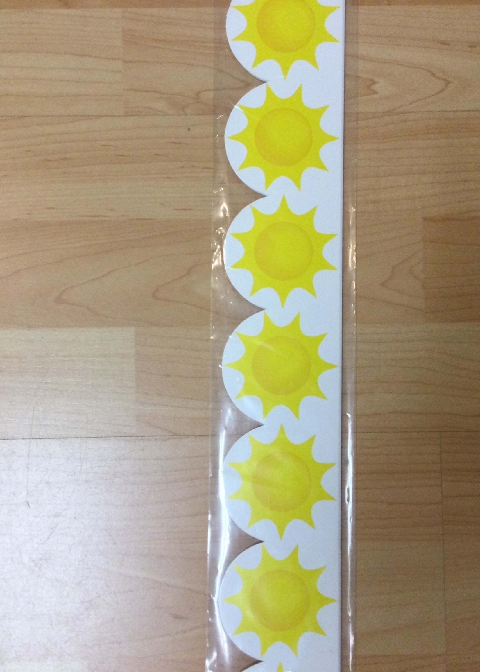 Suns Scalloped Border 35'