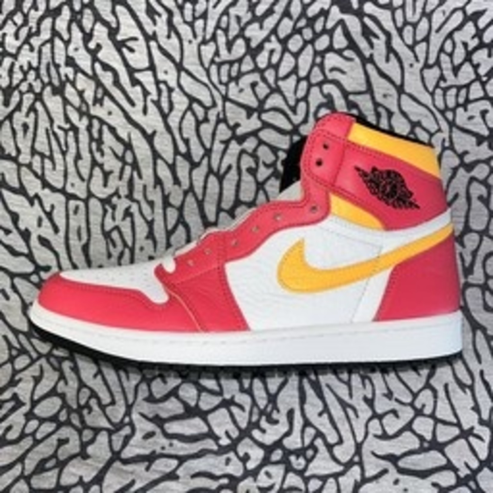 Jordan Air Jordan 1 Retro High OG Light Fusion Red