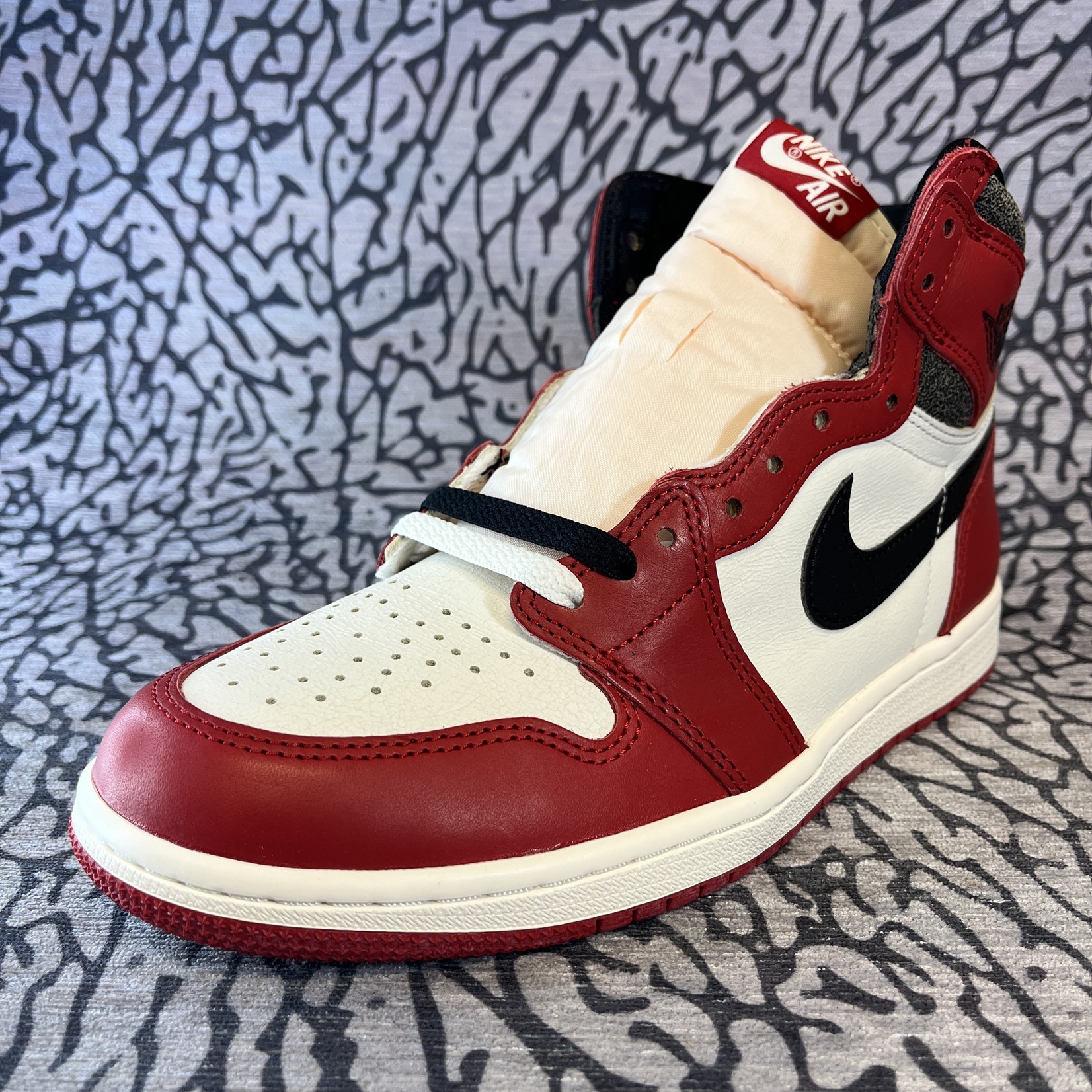 Oplossen warm Idool Jordan Air Jordan 1 Retro High OG Chicago Lost and Found - Lavish Life  Sneakers