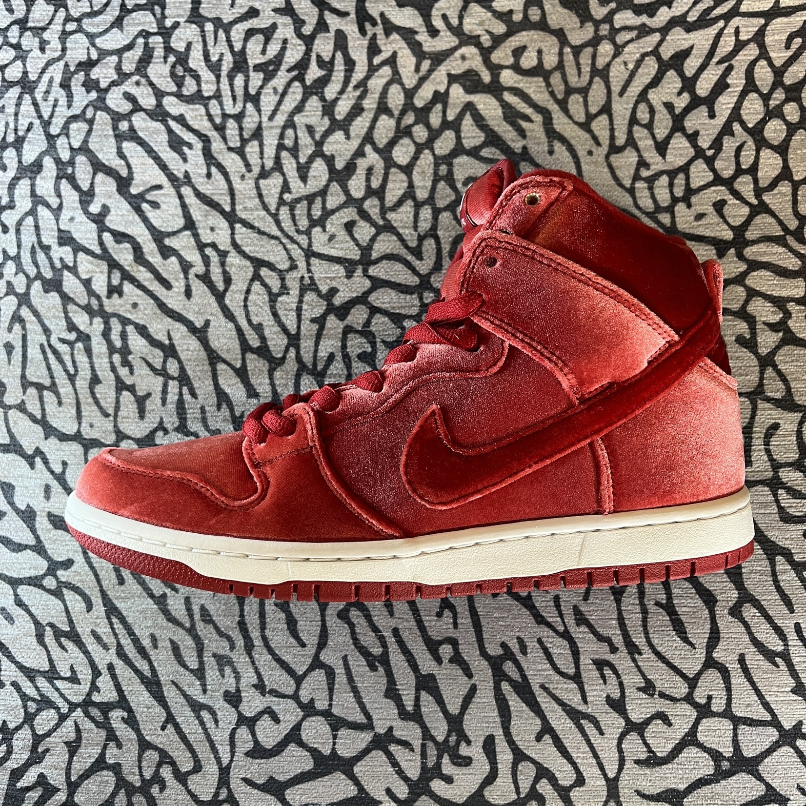 Nike SB Nike SB Dunk High Red Velvet Damaged Box Lavish Life Sneakers
