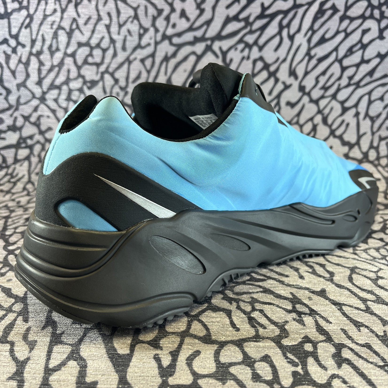 Yeezy Yeezy Boost 700 MNVN Bright Cyan