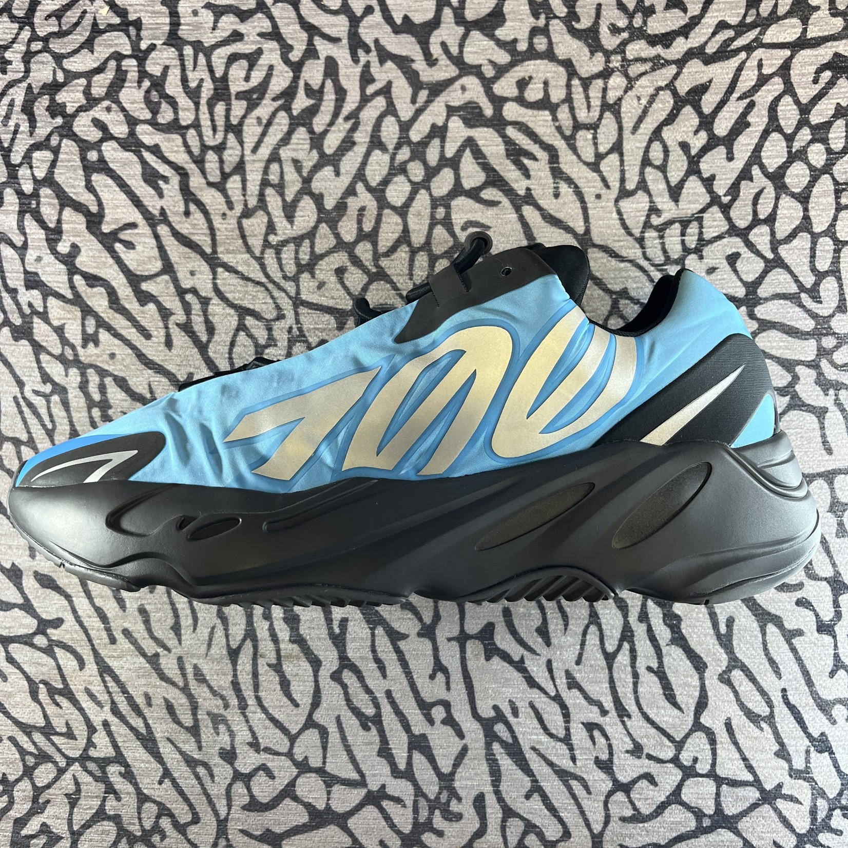 Yeezy Yeezy Boost 700 MNVN Bright Cyan