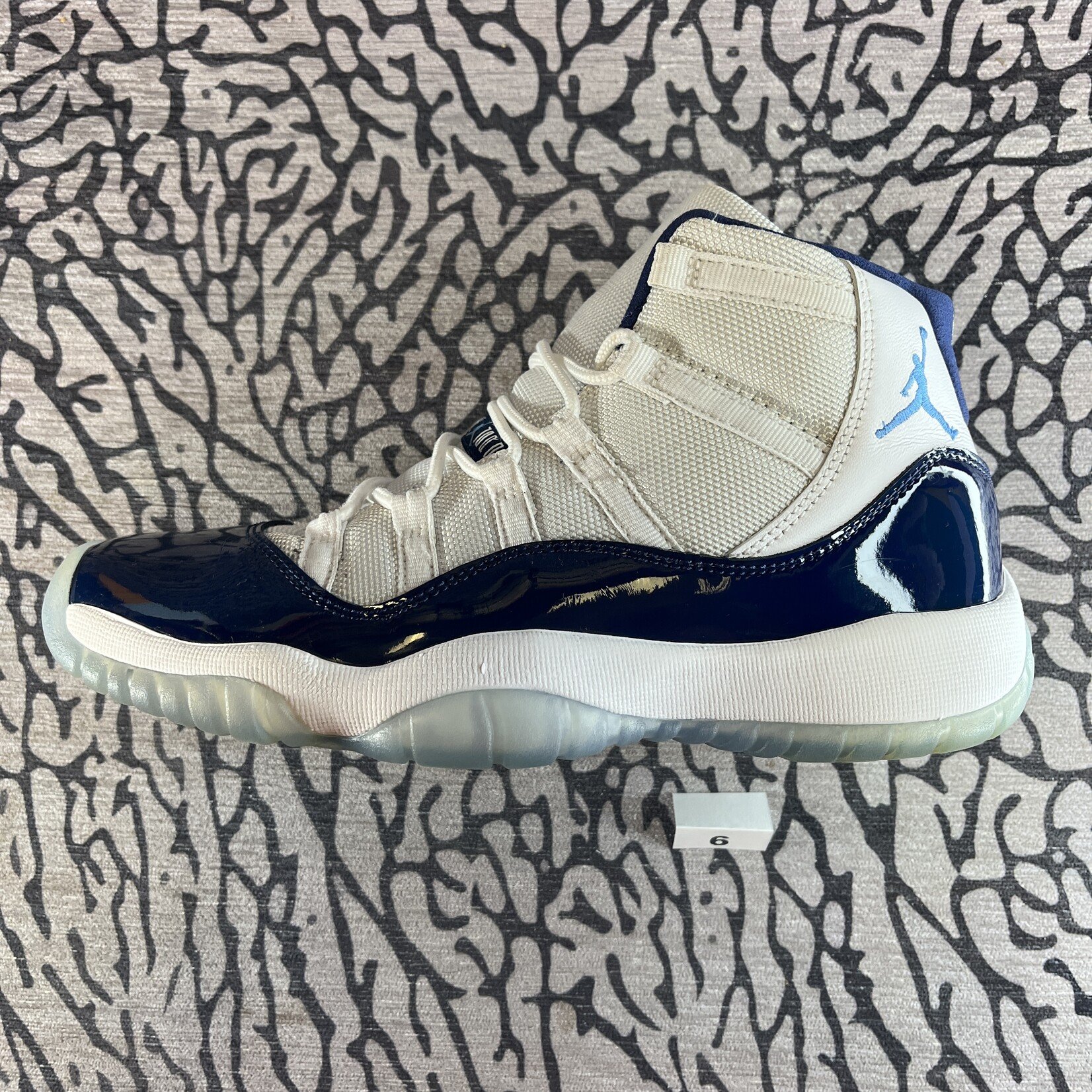 Jordan Pre-owned Air Jordan 11 Retro UNC Win Like 82