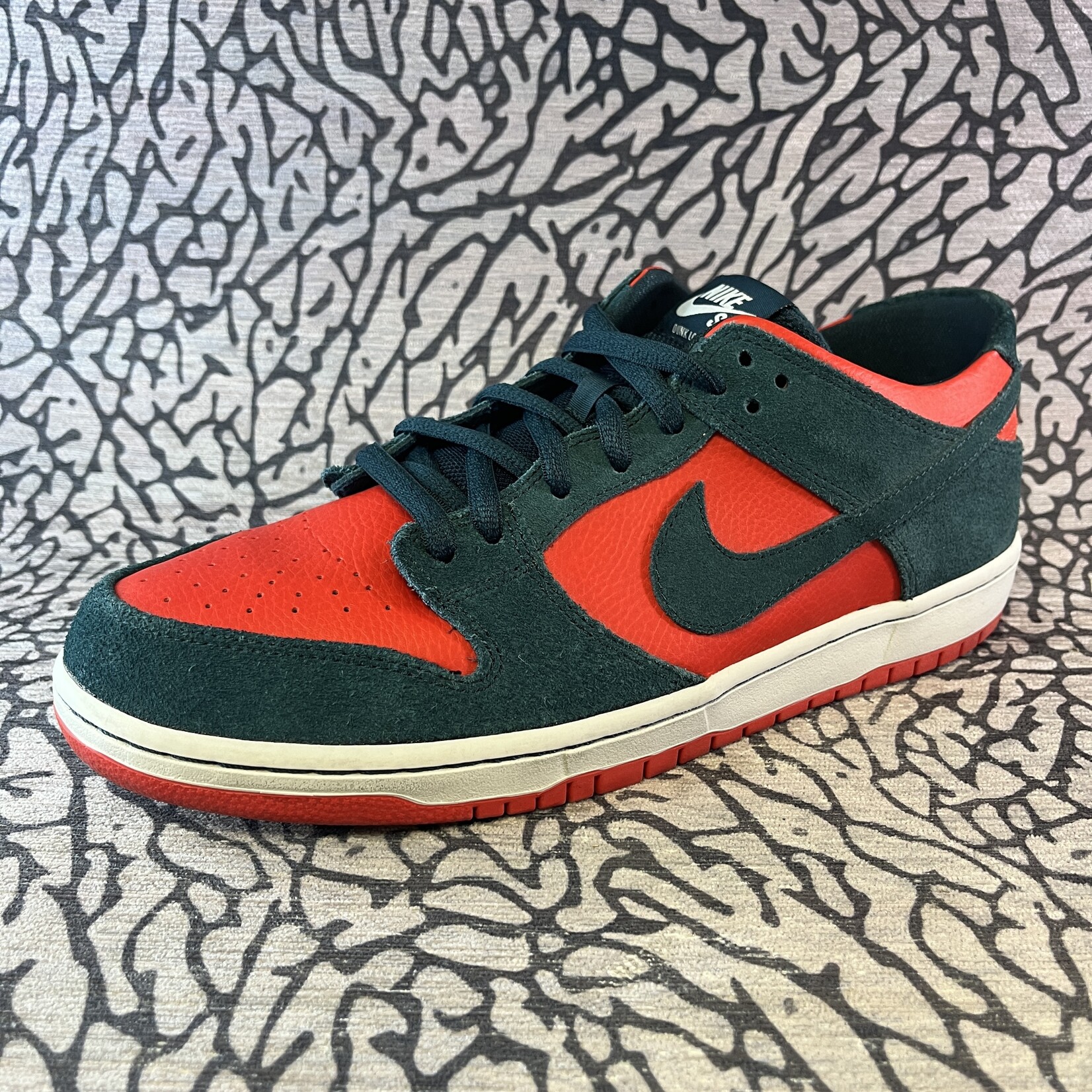 Nike SB Pre owned Nike SB Dunk Low Reverse Shark Rep Box Lavish Life Sneakers
