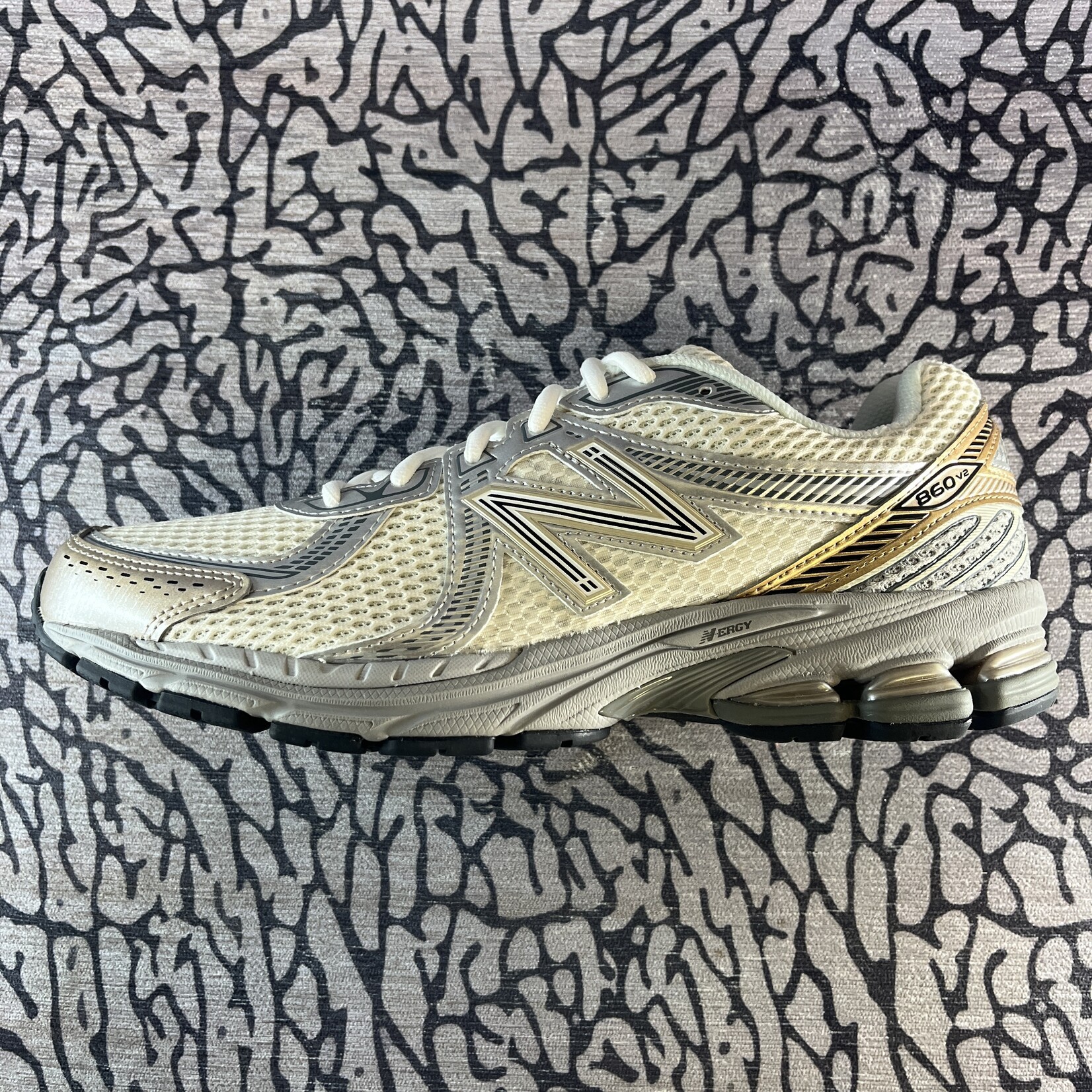 New Balance New Balance 860v2 Sea Salt Gold Metallic