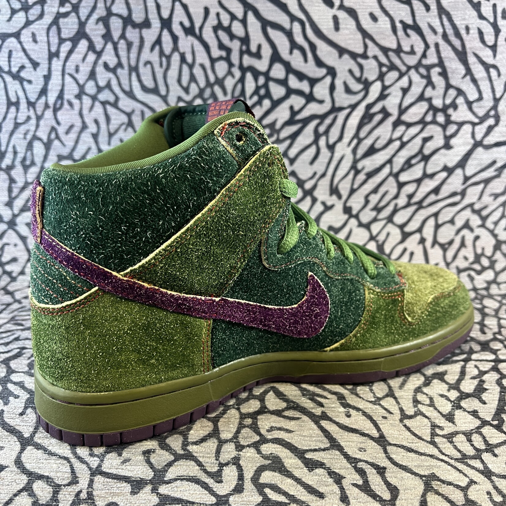 Nike SB Nike SB Dunk High Skunk 420 (2010) (Replacement Box) (Defect)
