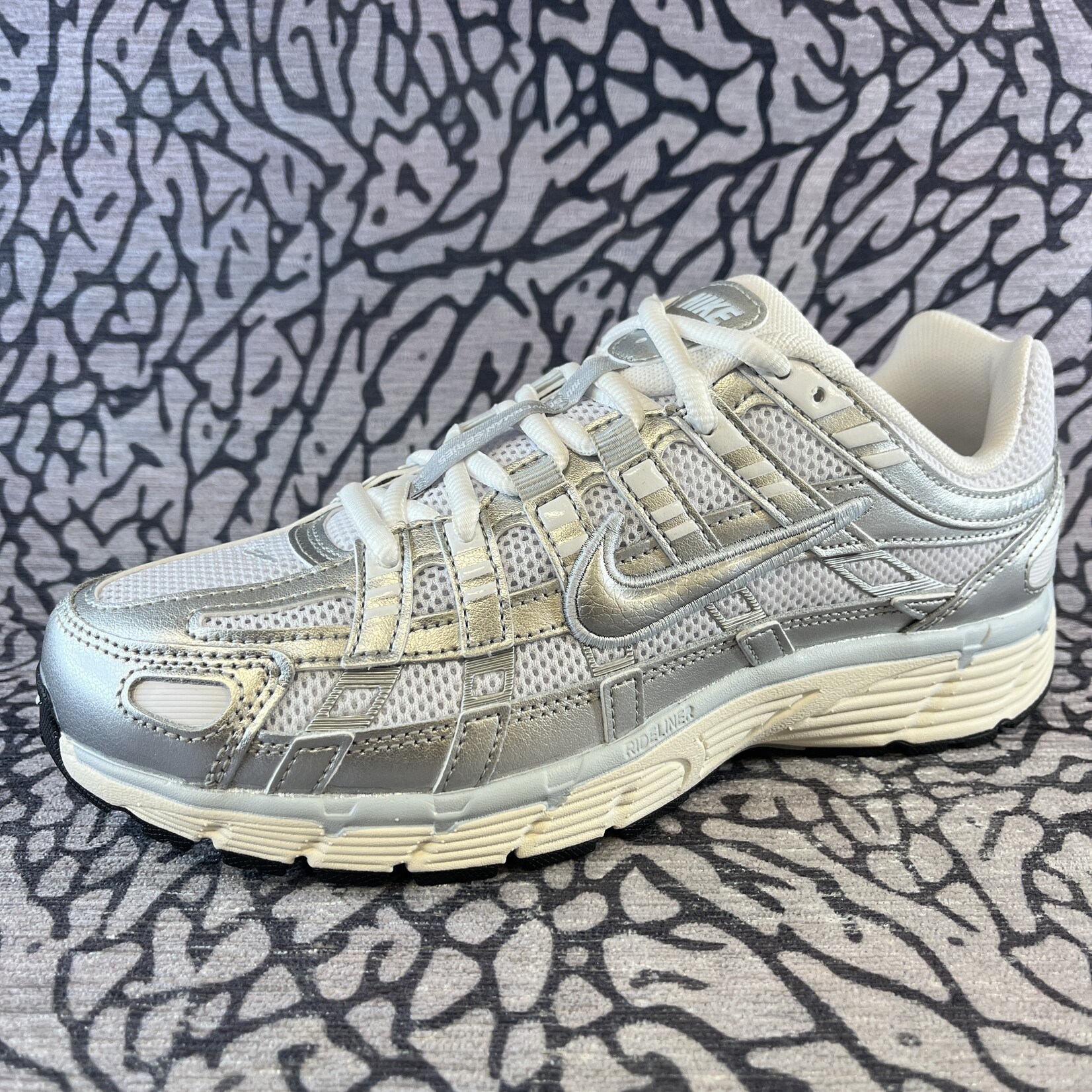 Nike Nike P-6000 White Blue Tint Sail Metallic Silver (Women's)