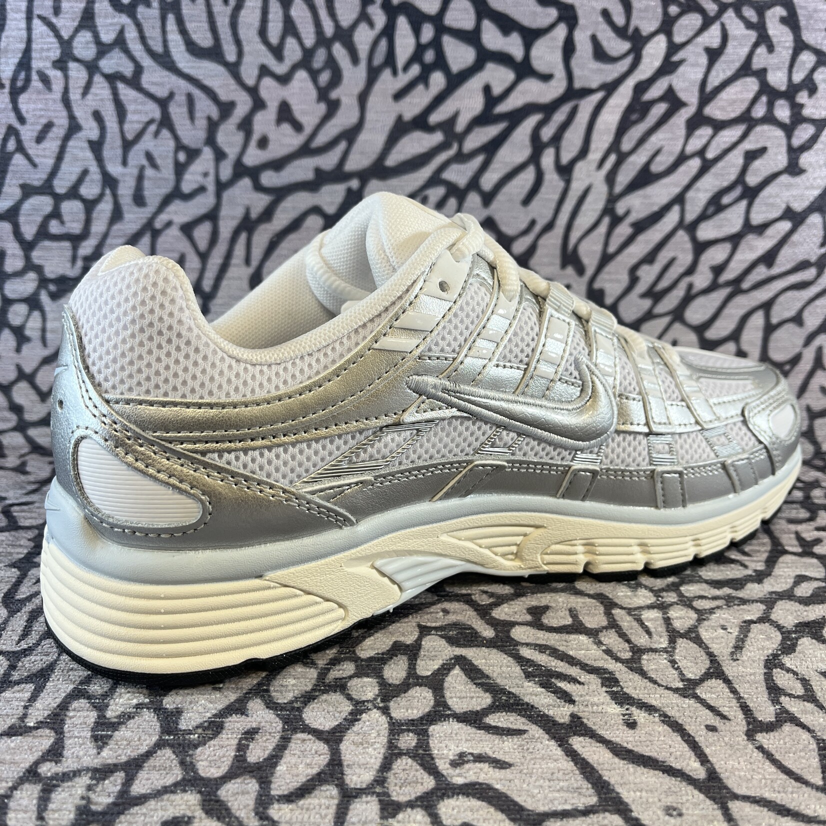 Nike Nike P-6000 White Blue Tint Sail Metallic Silver (Women's)