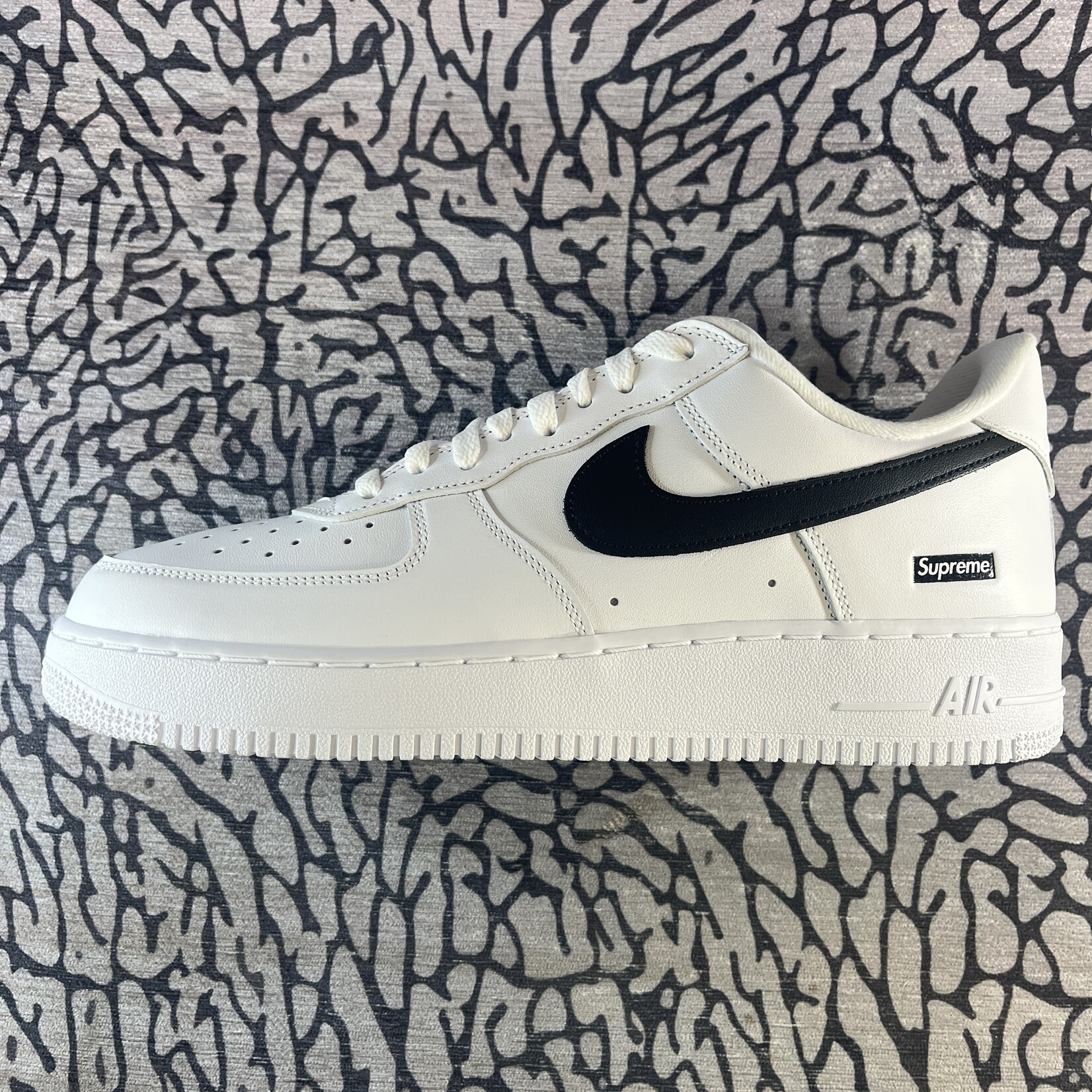 Nike Nike Air Force 1 Low Supreme White Black