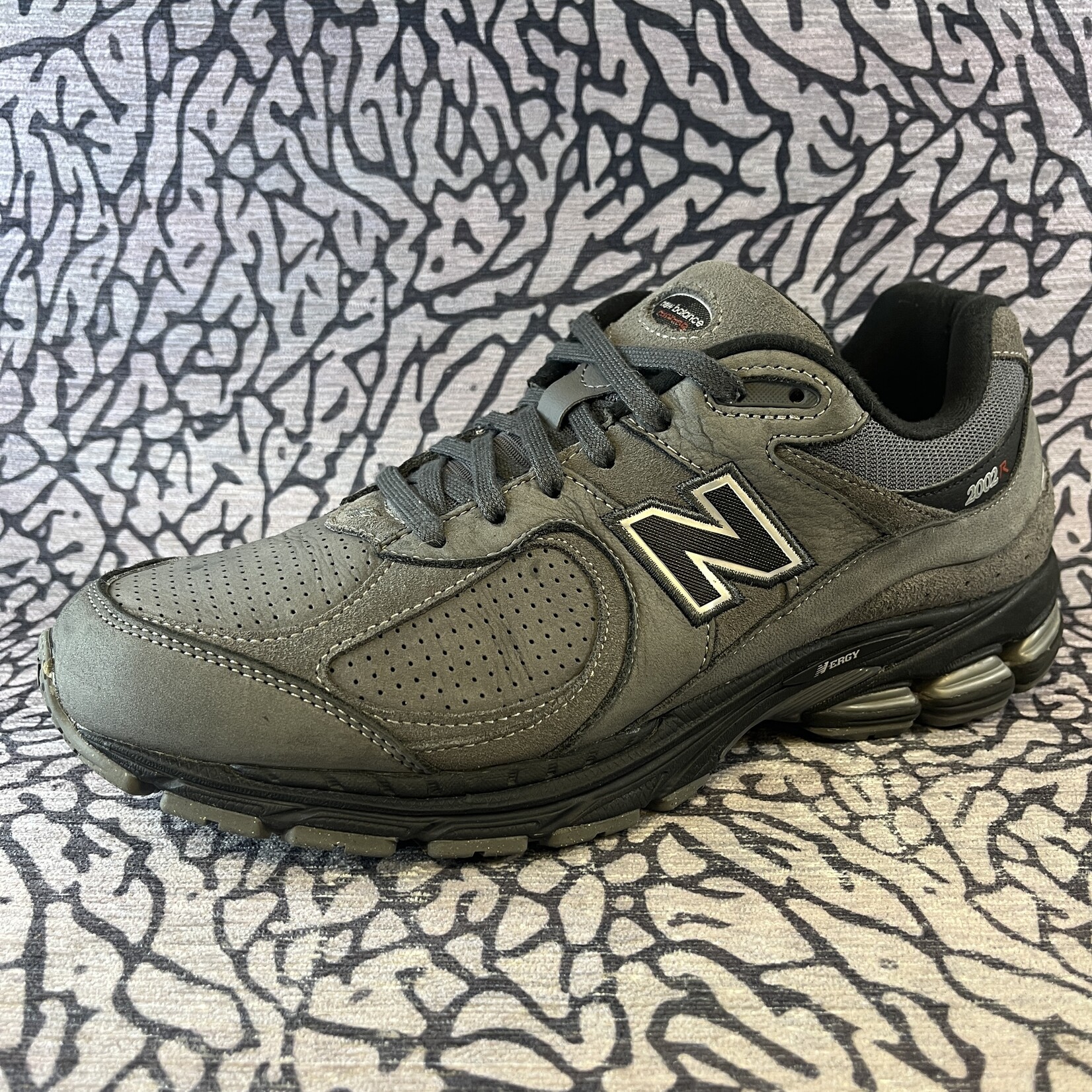 New Balance Pre-owned New Balance 2002R Castlerock Black