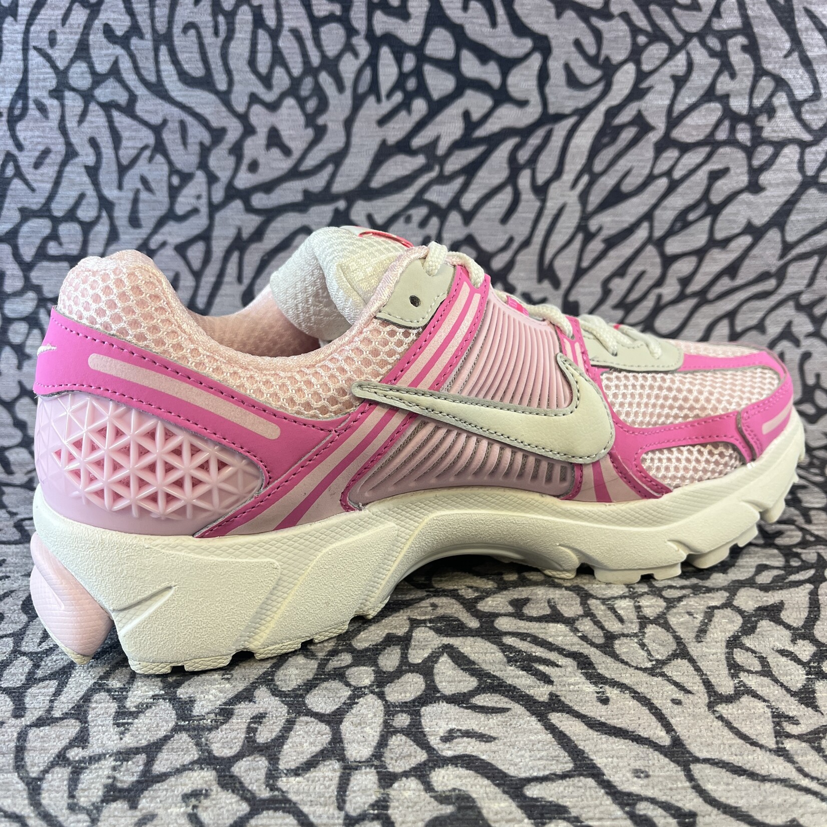 Nike Nike Zoom Vomero 5 Hyper Pink (Women's)