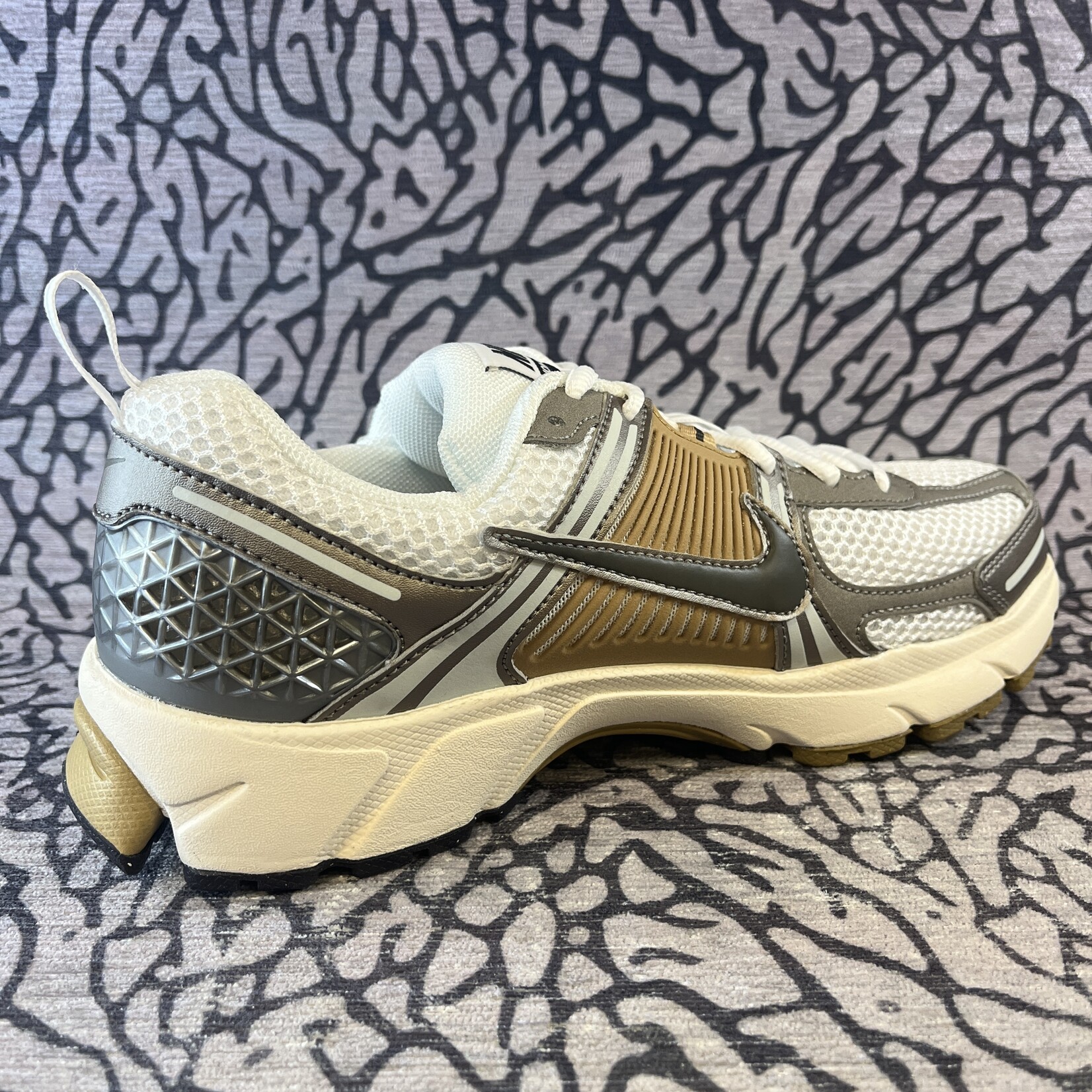 Nike Nike Vomero 5 Metallic Pewter Parachute Beige White Medium Ash (GS)