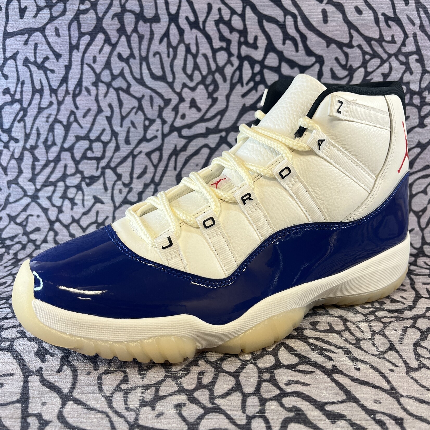 Jordan Pre-owned Air Jordan 11 Retro Rare Air (Damaged Box)