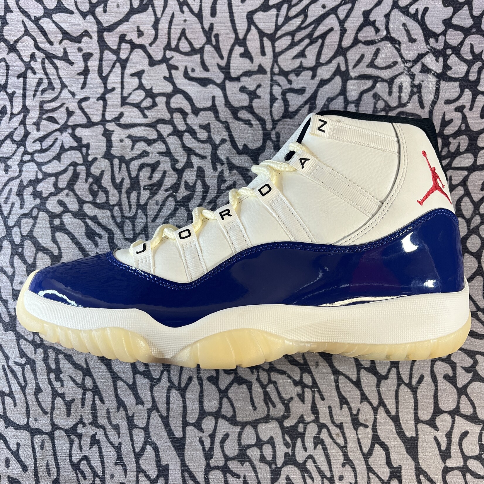 Jordan Pre-owned Air Jordan 11 Retro Rare Air (Damaged Box)