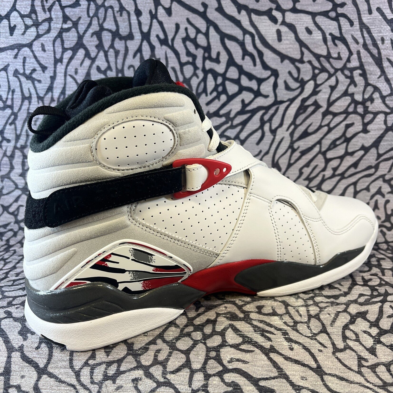 Jordan Air Jordan 8 Retro White True Red Bugs Bunny