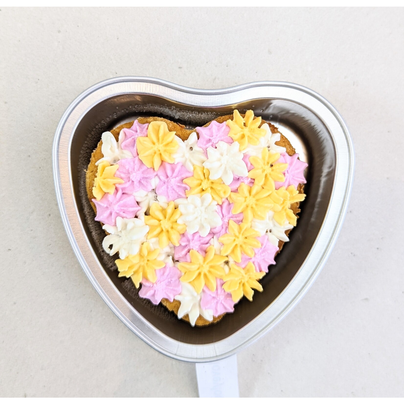 Loveyloos Loveyloos Frosted Pupcake IN-STORE PICKUP ONLY