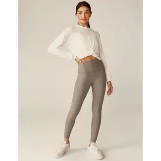 BEYOND YOGA TURN INWARD FRONT TWIST CROPPED PULLOVER