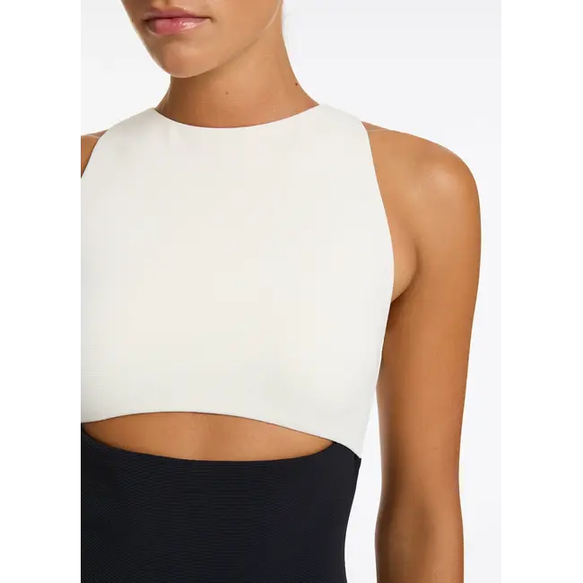 JETS CUT OUT HIGH NECK 1 PCE J11404