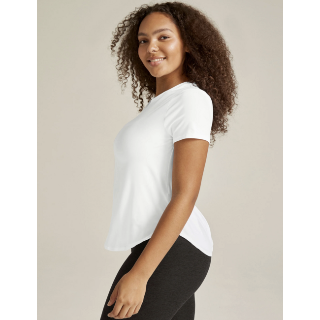 BEYOND YOGA featherweight on the down low tee cloud