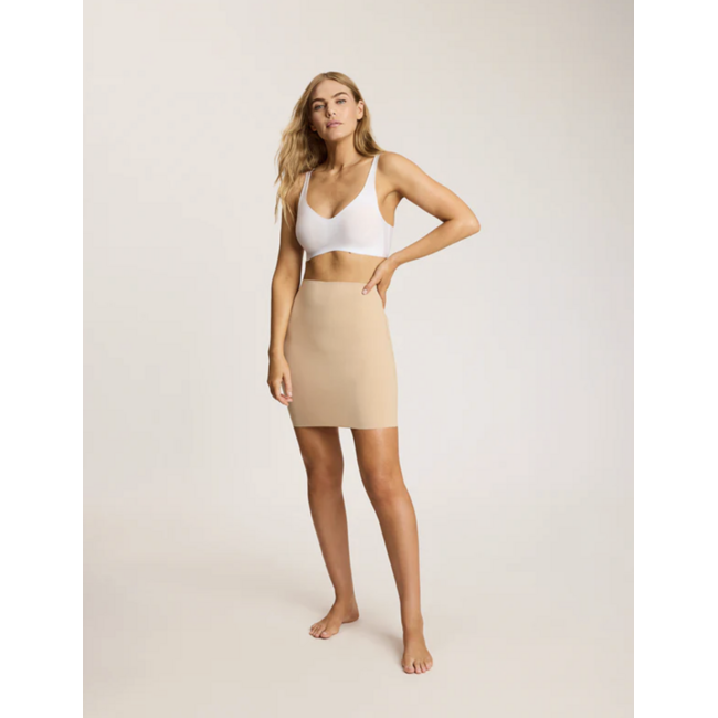 COMMANDO CLASSIC HALF SLIP WITH CONTROL SHORT HS05