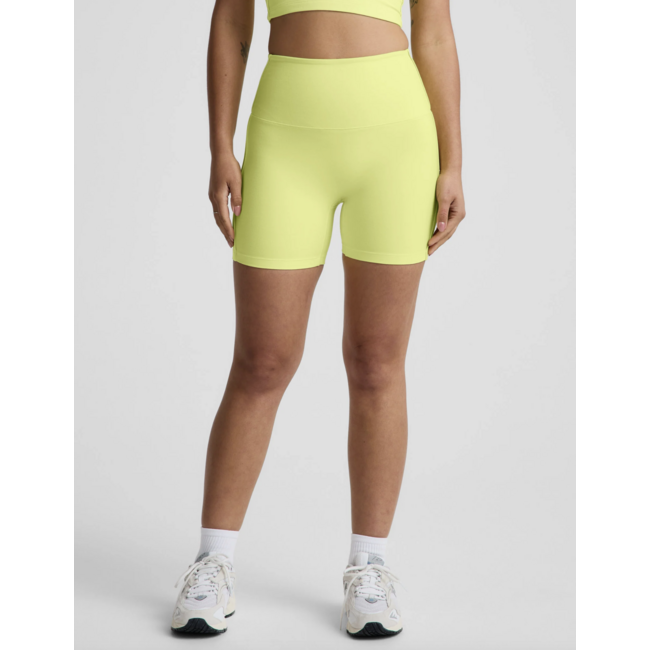BEYOND YOGA spacedye streamline 5 short electric lime