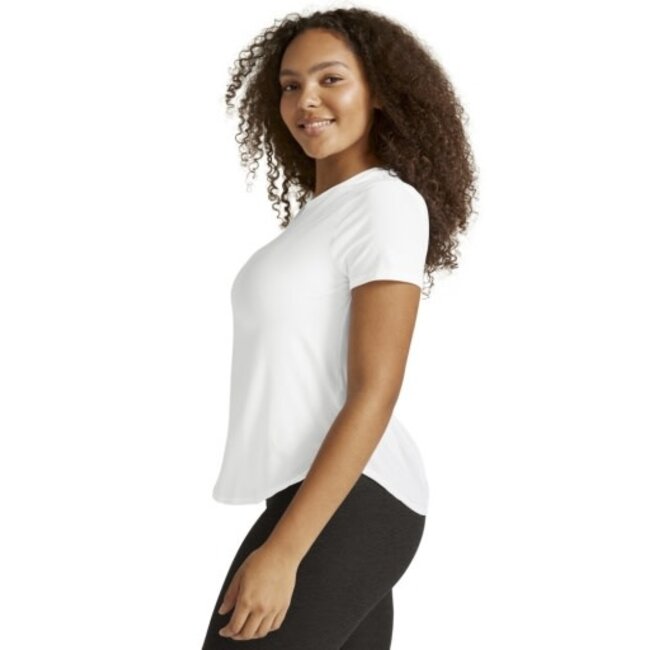 BEYOND YOGA featherweight on the down low tee cloud