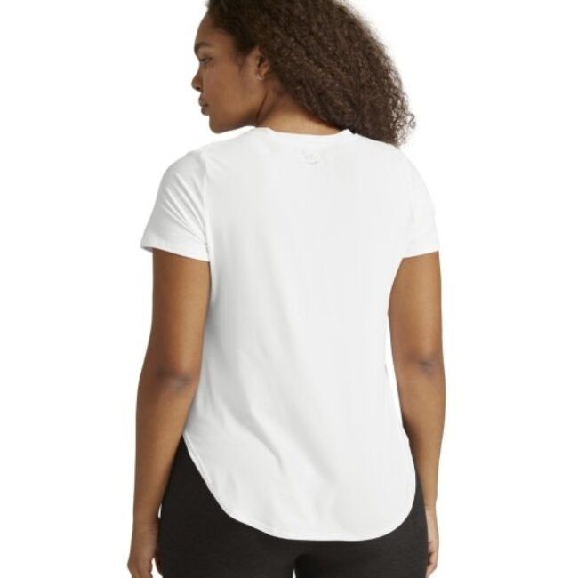 BEYOND YOGA featherweight on the down low tee cloud