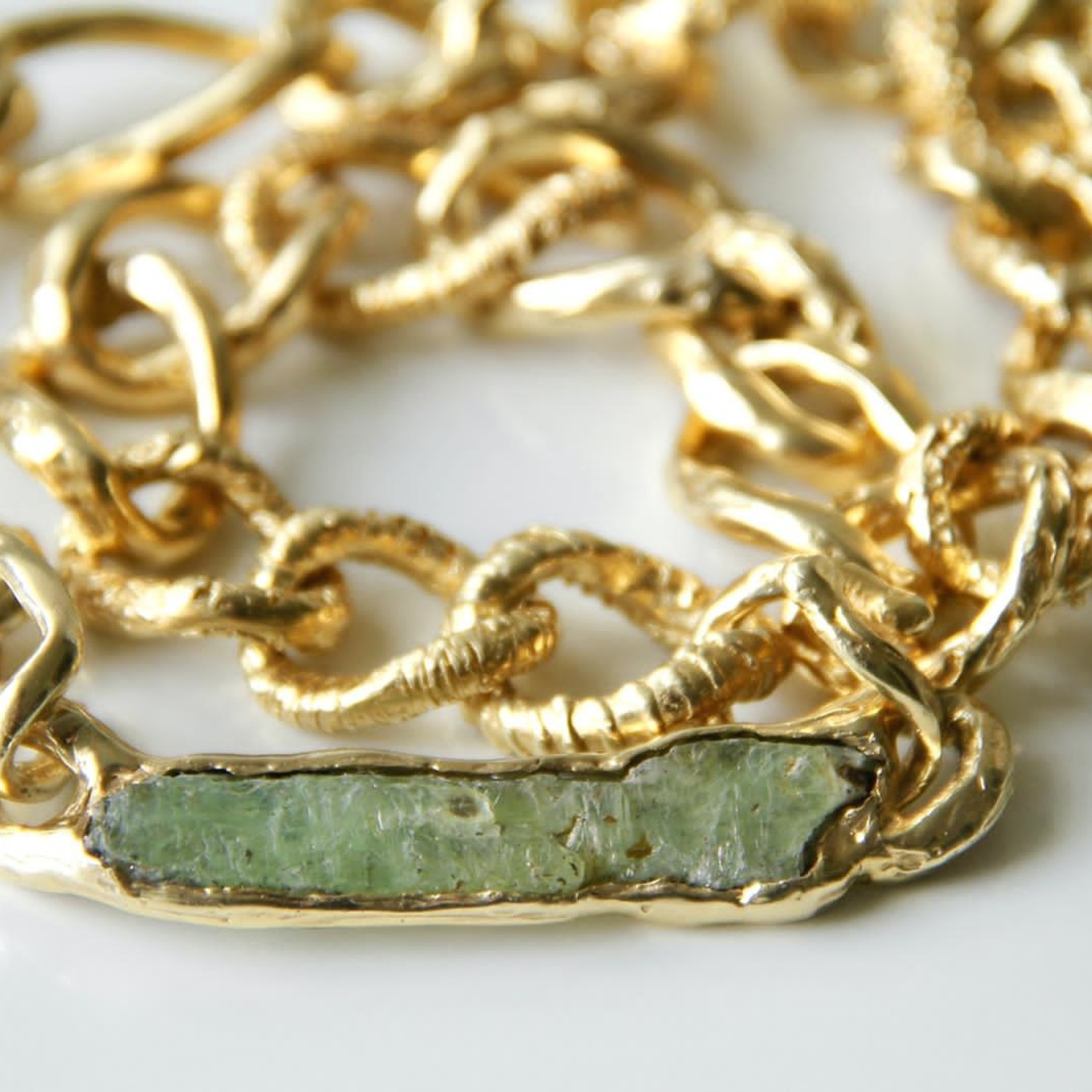 Argent tonic Golden Chain kyanite necklace