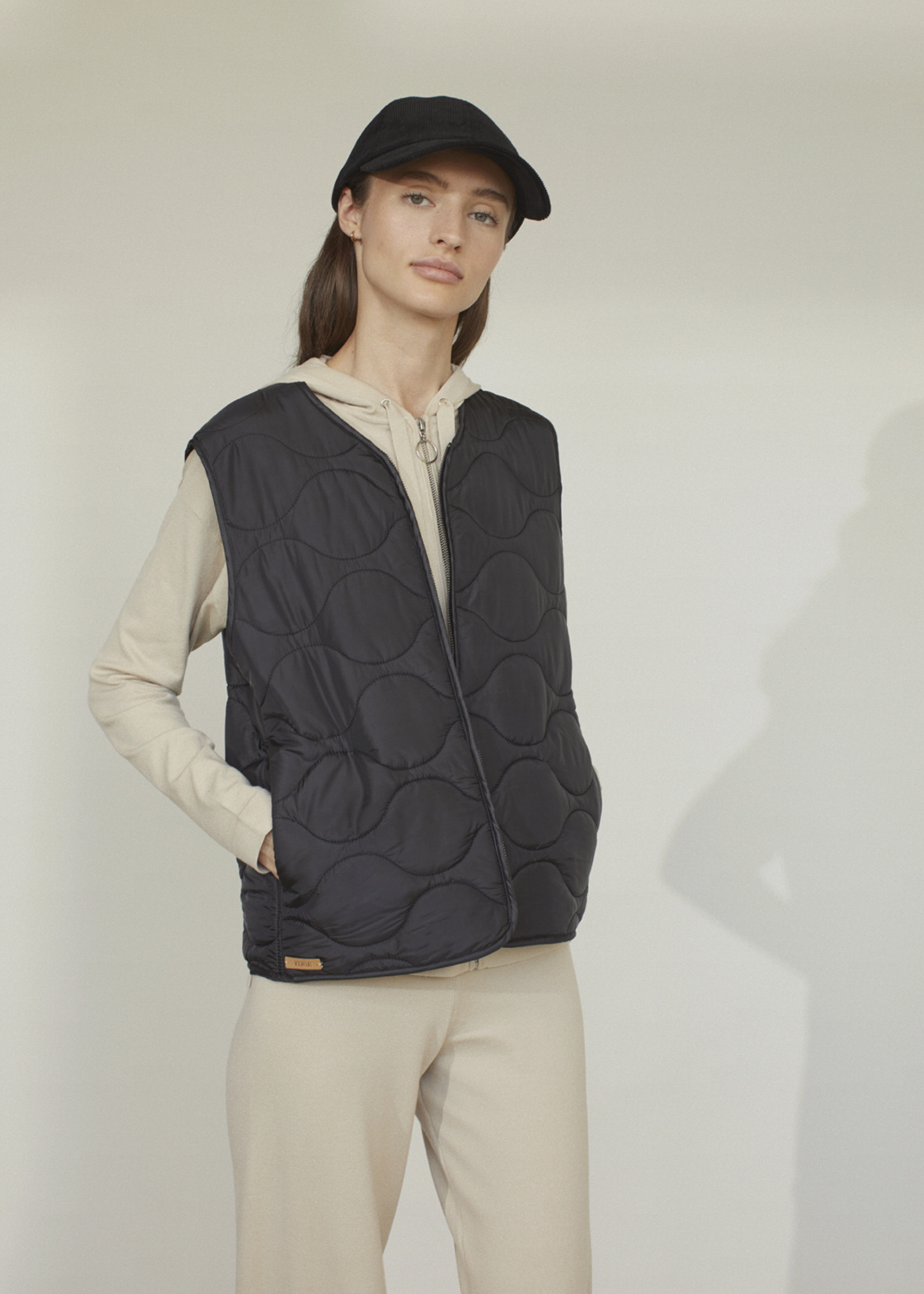 Yerse Yerse quilted vest water repellent 37800