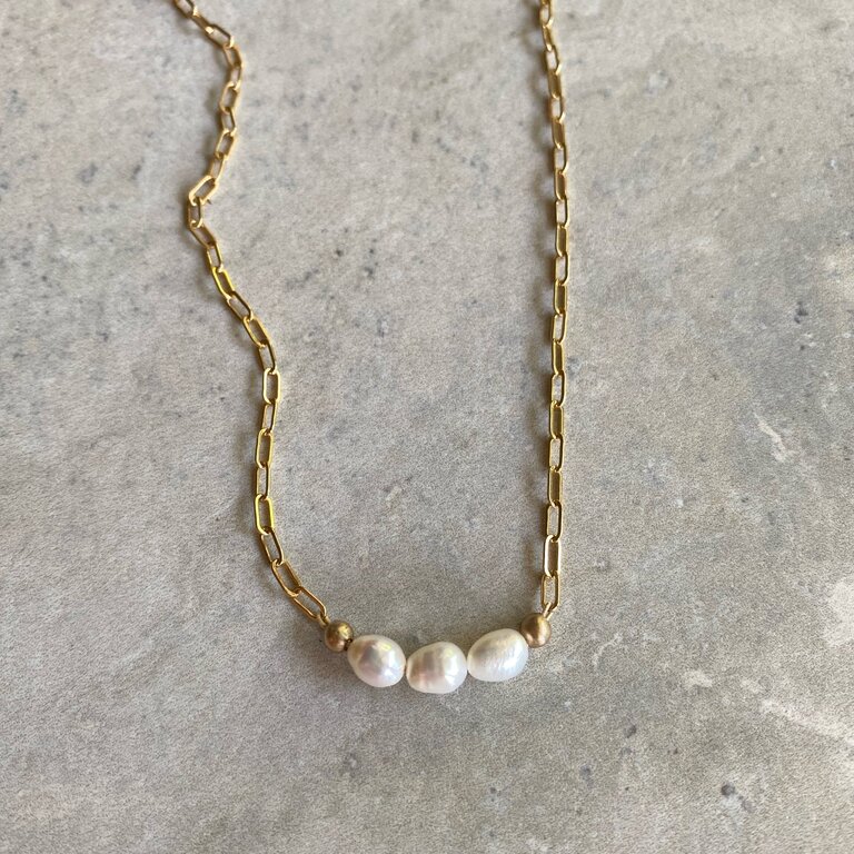 Lolo Lolo Chloe pearl trio necklace NG-CHLTRIO-PRL-18