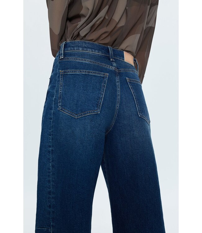 Pistola Eli high rise arched leg jean