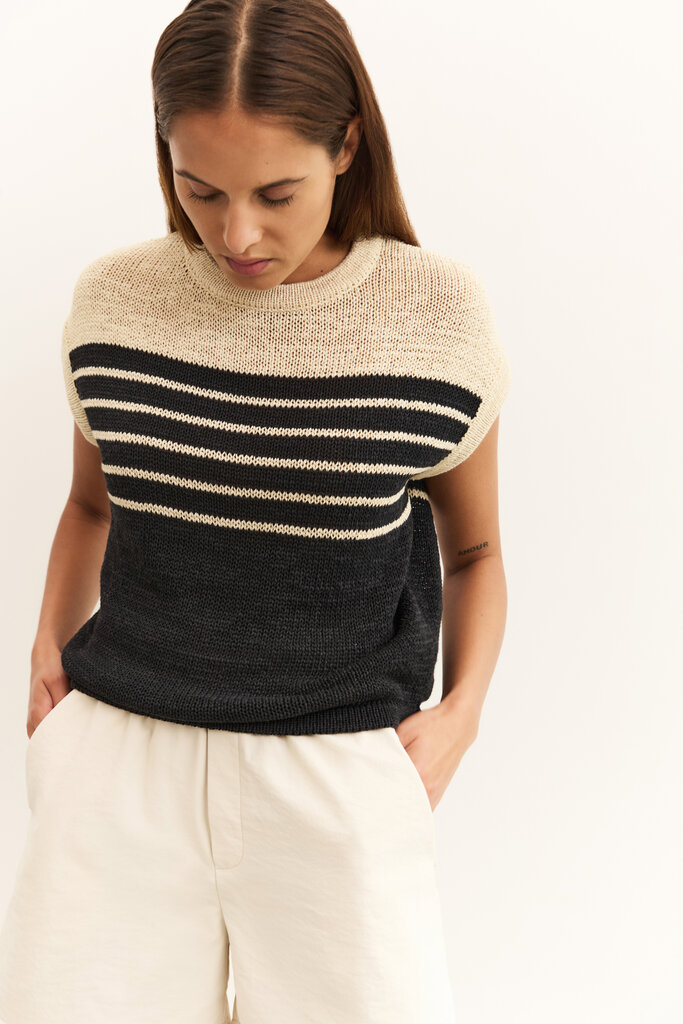 Yaya Yaya Sleeveless striped tape yarn sweater 1000470