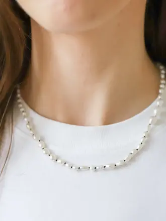 Jai Style Pearl choker black knot