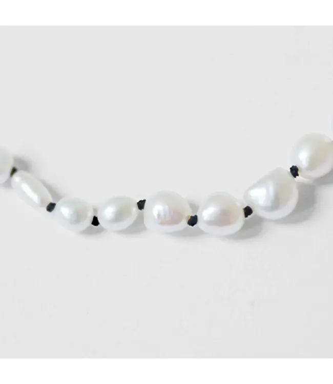 Jai Style Pearl choker black knot