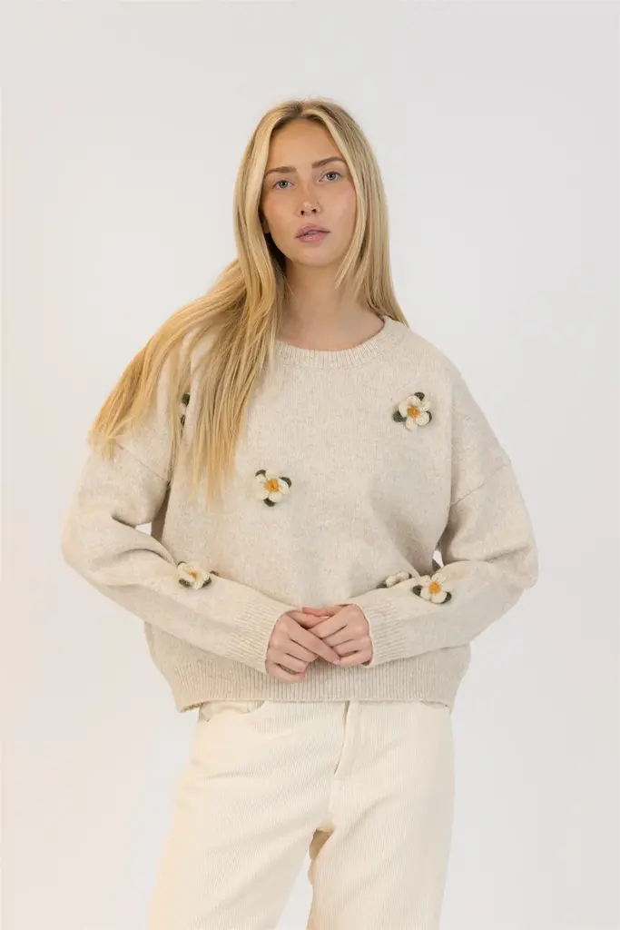 Lyla + Luxe Lyla + Luxe Crewneck pullover w/ flowers HOLLYFLOWER