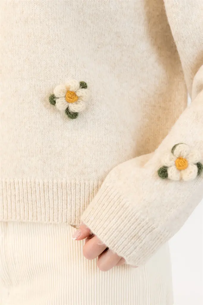 Lyla + Luxe Lyla + Luxe Crewneck pullover w/ flowers HOLLYFLOWER