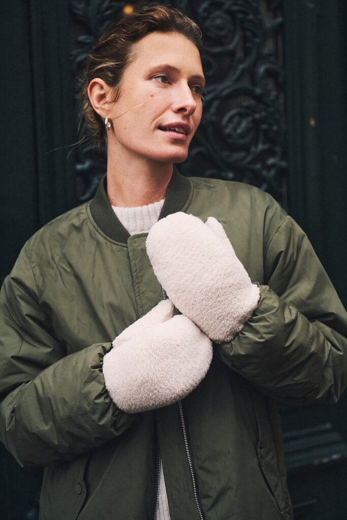 Part Two Part Two Saisa mitten 30309776