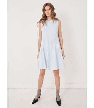Autumn Cashmere Sleeveless solid pleated crew neck dress