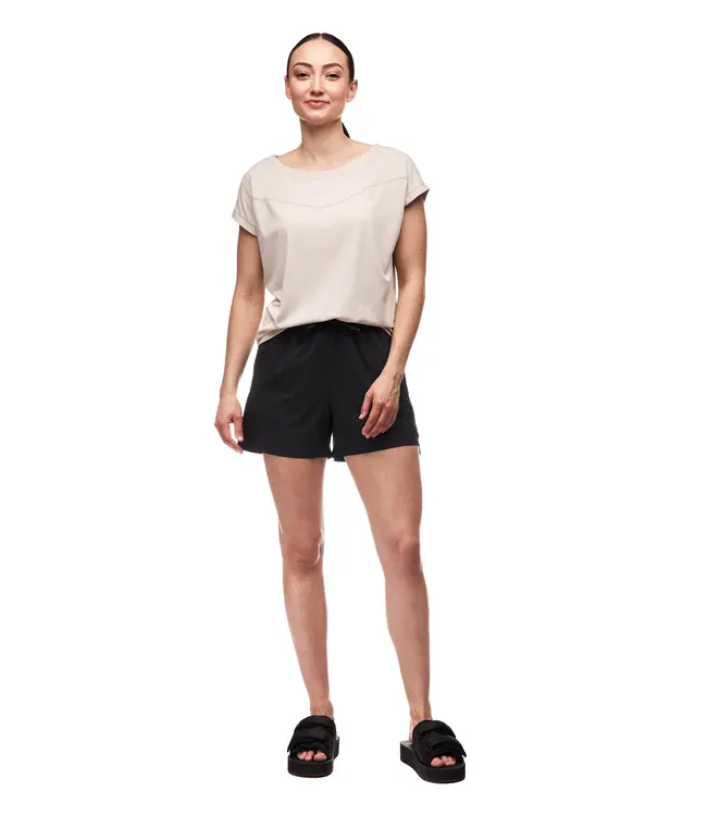 Indyeva Lagana easy short