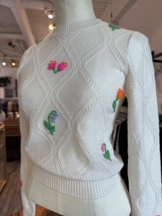 Brodie Lightweight floral stitch crew