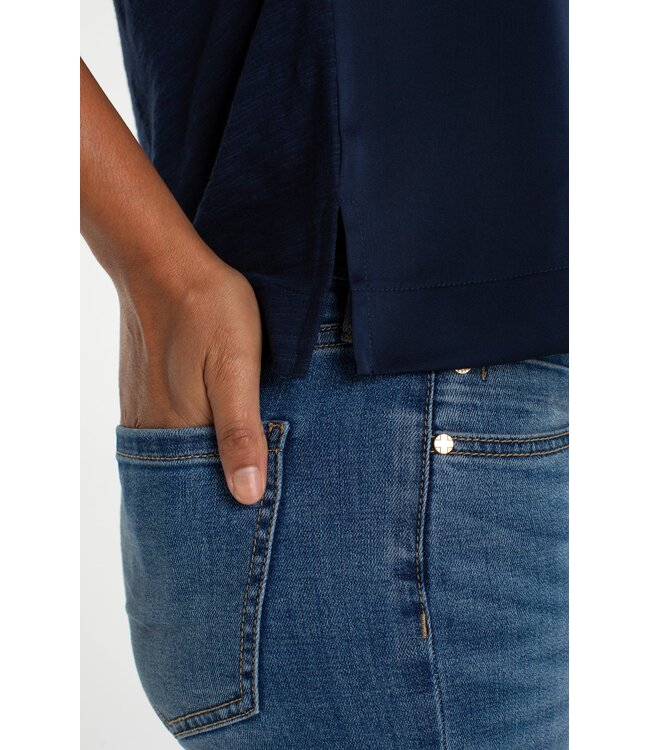 Liverpool Canada Sleeveless vneck top