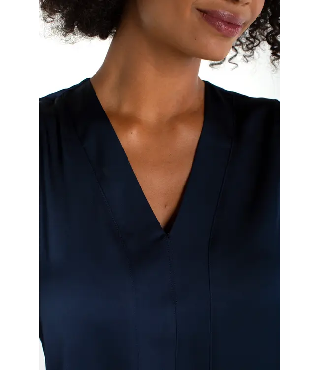 Liverpool Canada Sleeveless vneck top