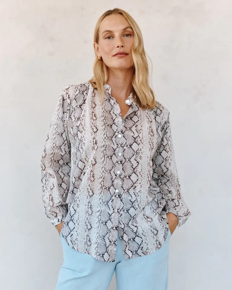 Bella Dahl Bella Dahl Shirred mandarin collar shirt B2132-L04-304