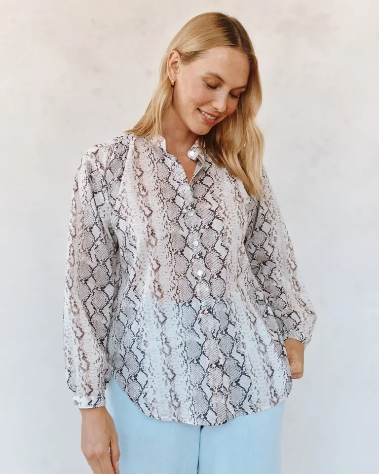 Bella Dahl Bella Dahl Shirred mandarin collar shirt B2132-L04-304