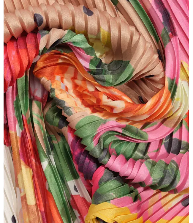 Echo Classic rose pleated diamond scarf