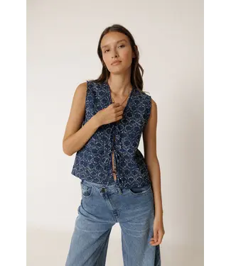Indi & Cold Vest