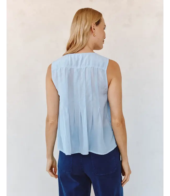 Bella Dahl Bella Dahl Sleeveless pintuck pullover B4932-J41-302