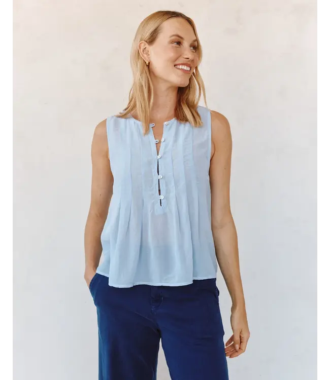 Bella Dahl Bella Dahl Sleeveless pintuck pullover B4932-J41-302