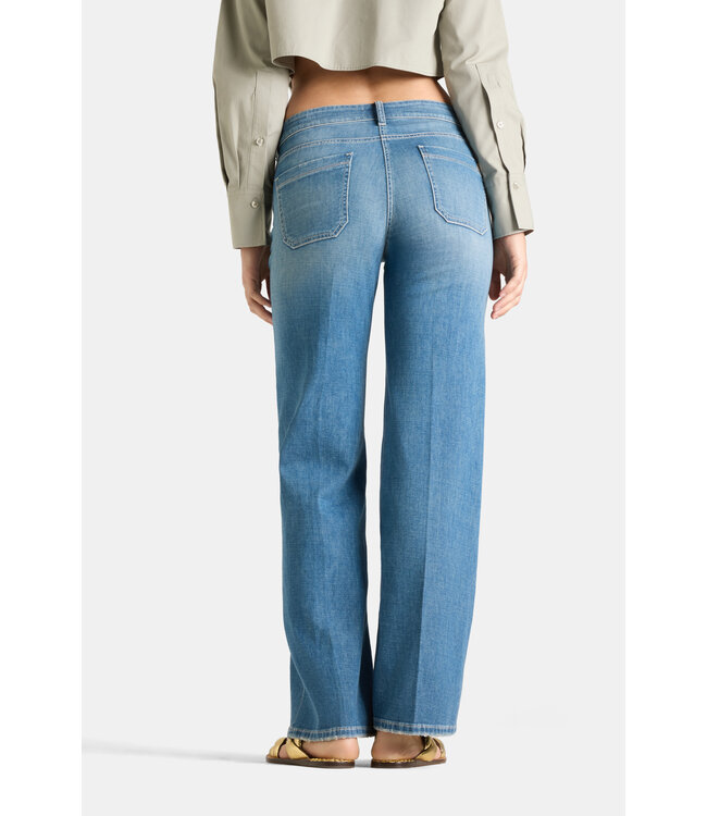 Cambio Tess jean